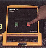 La fotografía que empuja el botón de la electricidad LIFEPAK500