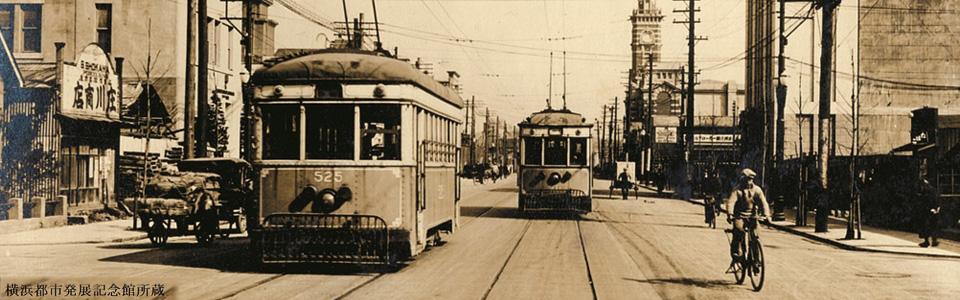 El tráfico de la dirección municipal 100o aniversario