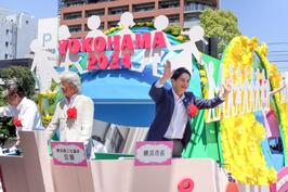 La explicación (menos de 150 caracteres) en que apertura de Yokohama de una memoria del puerto todos y el festival «el desfile de Yokohama» participaron