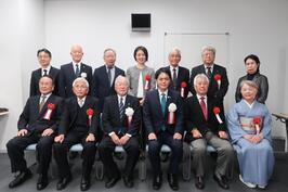 Realicé saludos y elogio por «el 43o club de resplandor Yokohama Juegos»