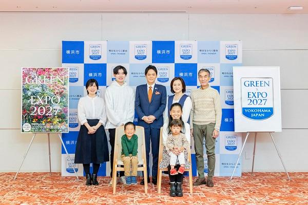 Foto del grupo con 3 familias y alcalde que vive en Yokohama-shi