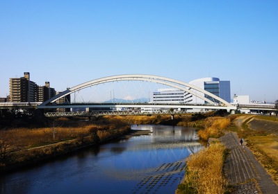 Fotografía de Kamoike Ohashi y Monte Fuji