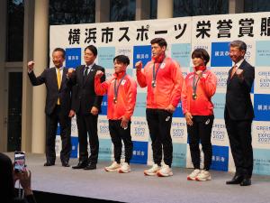 Los deportes Yokohama-shi cumplen la ceremonia de presentación del premio