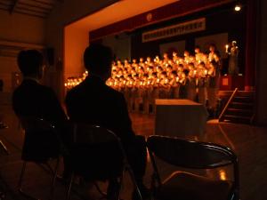 Asociación de Hospital Yokohama-shi que cuida colegio técnico que toma juramento a ceremonia