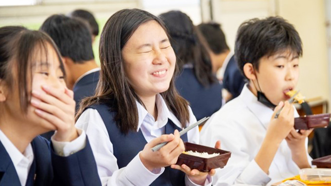 Almuerzo del instituto de enseñanza secundaria